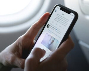 alt=hands-holding-smartphone